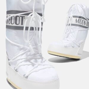 -SOLD- MOON BOOT ICON WHITE NYLON BOOTS - SIZE 23/26 (7C-9.5C) BRAND NEW